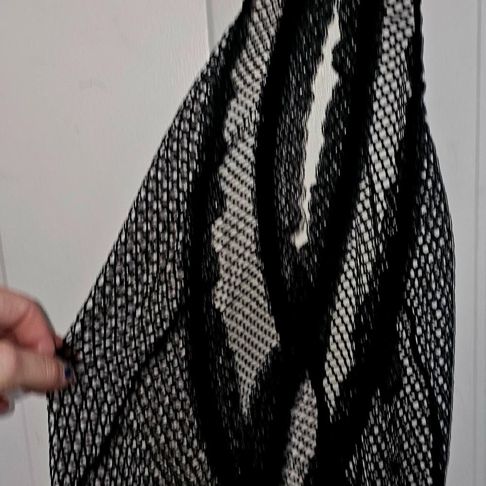 **SOLD** 𝕊𝕖𝕩𝕪 𝔽𝕚𝕤𝕙𝕟𝕖𝕥 𝕃𝕚𝕟𝕘𝕖𝕣𝕚𝕖 - Picture 6 of 9